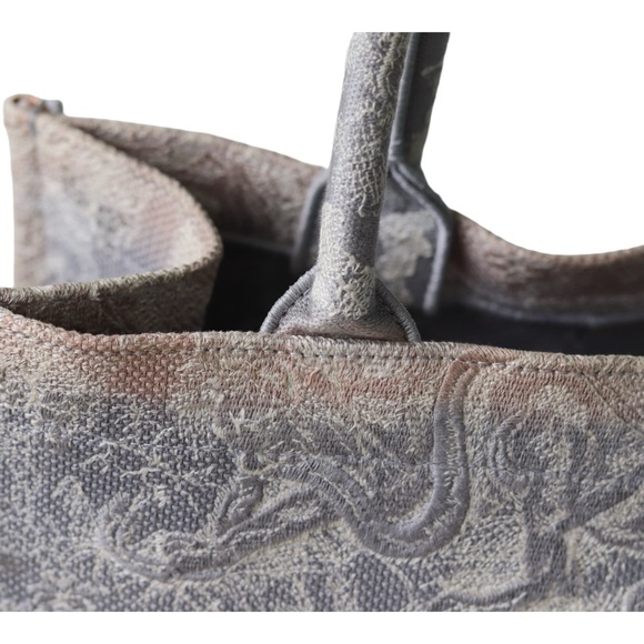 Christian Dior Medium Embroidered Toile De Jouy Light Grey Canvas Tote - Picture 7 of 10